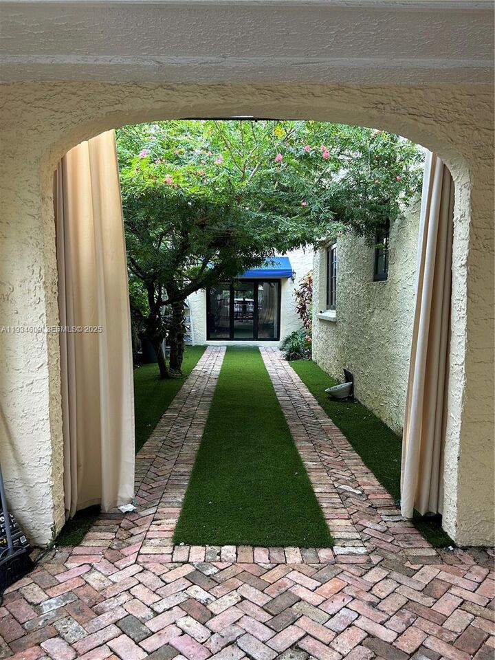 Property Photo:  1114 Madrid St  FL 33134 