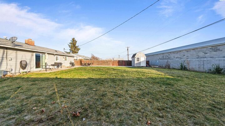 Property Photo: 903 S Green St WA 99336