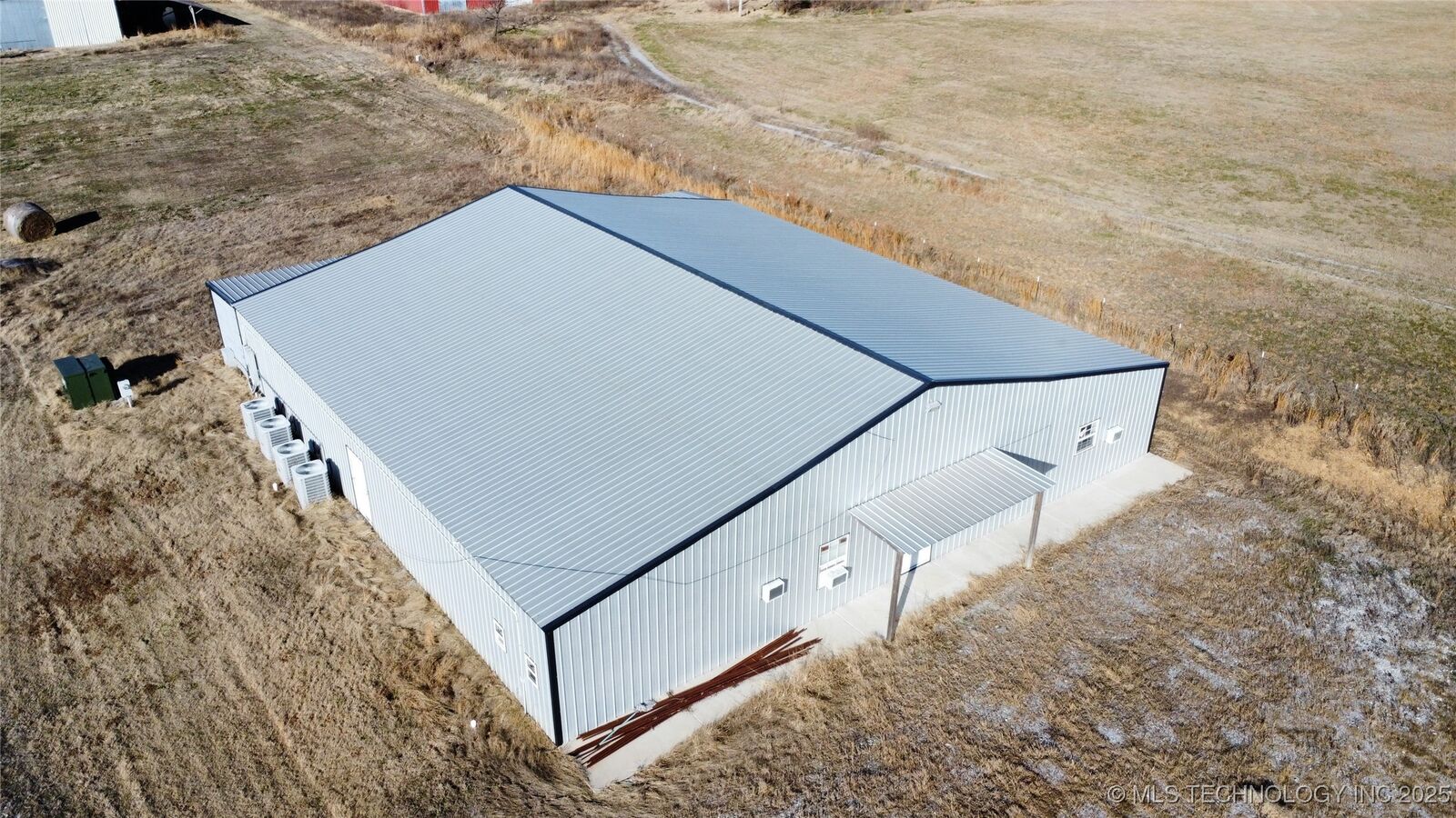 Property Photo: 10190 S 426 Road OK 74036