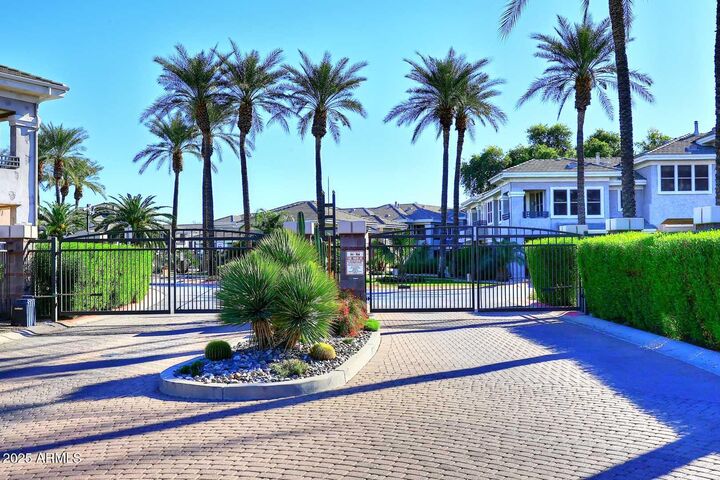 Property Photo:  15221 N Clubgate Drive 1058  AZ 85254 