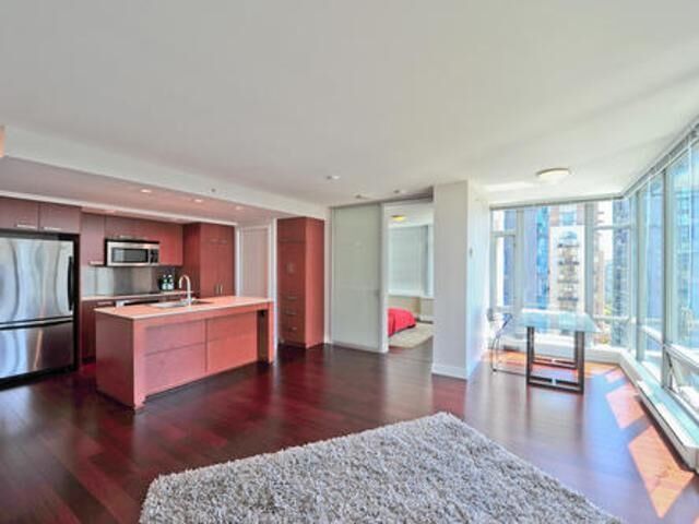 Property Photo:  1602 1255 Seymour Street  BC V6B 0H1 