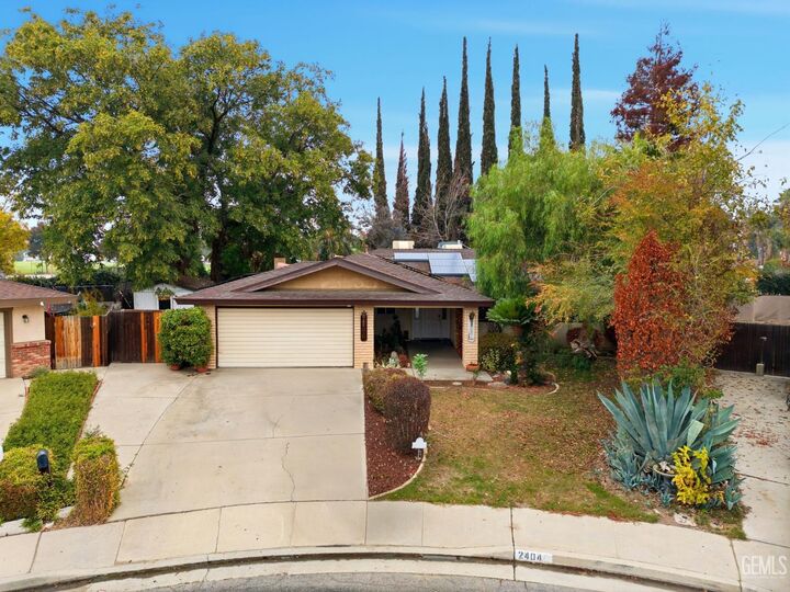 Property Photo:  2404 Prestwick Court  CA 93309 