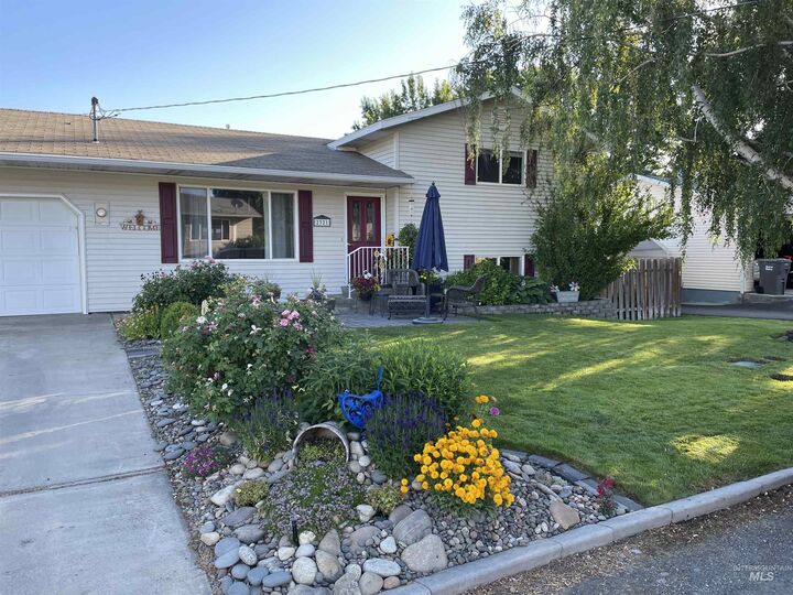 Property Photo: 2321 Rolling Hills Dr. WA 99403