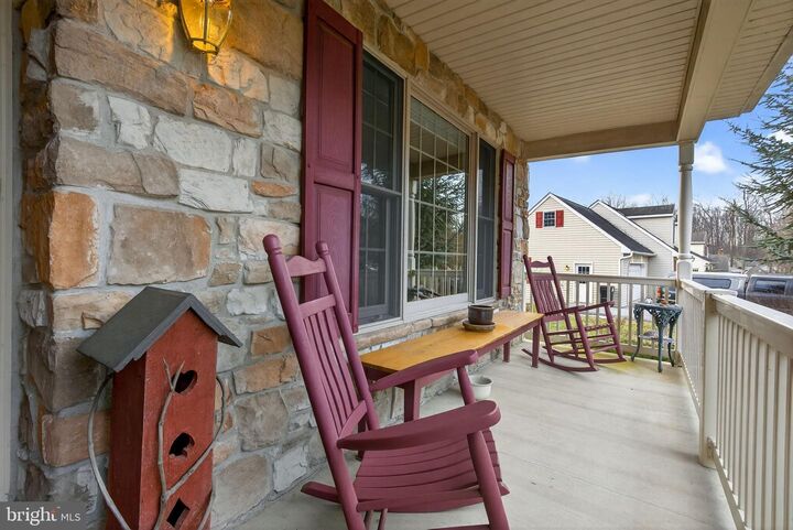 Property Photo:  817 Aarons Lane  PA 17545 