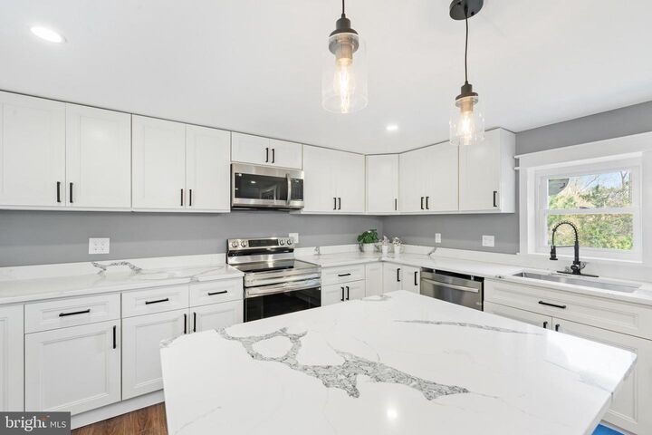 Property Photo:  11 Helluva Hill Lane  PA 19342 