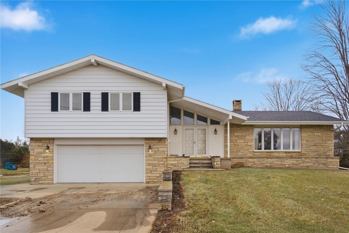 Property Photo:  507 1st Ave  IA 52216 