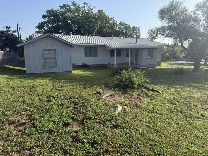 Property Photo:  303 Walnut St  TX 78624 