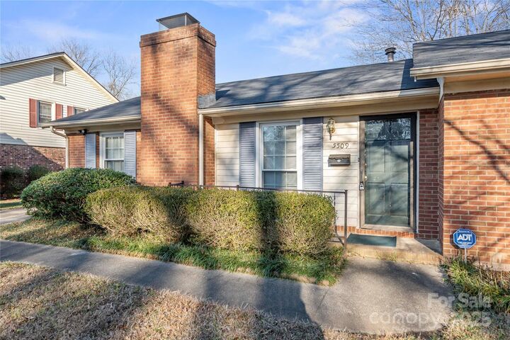 Property Photo:  5509 Viewmont Drive  NC 28215 