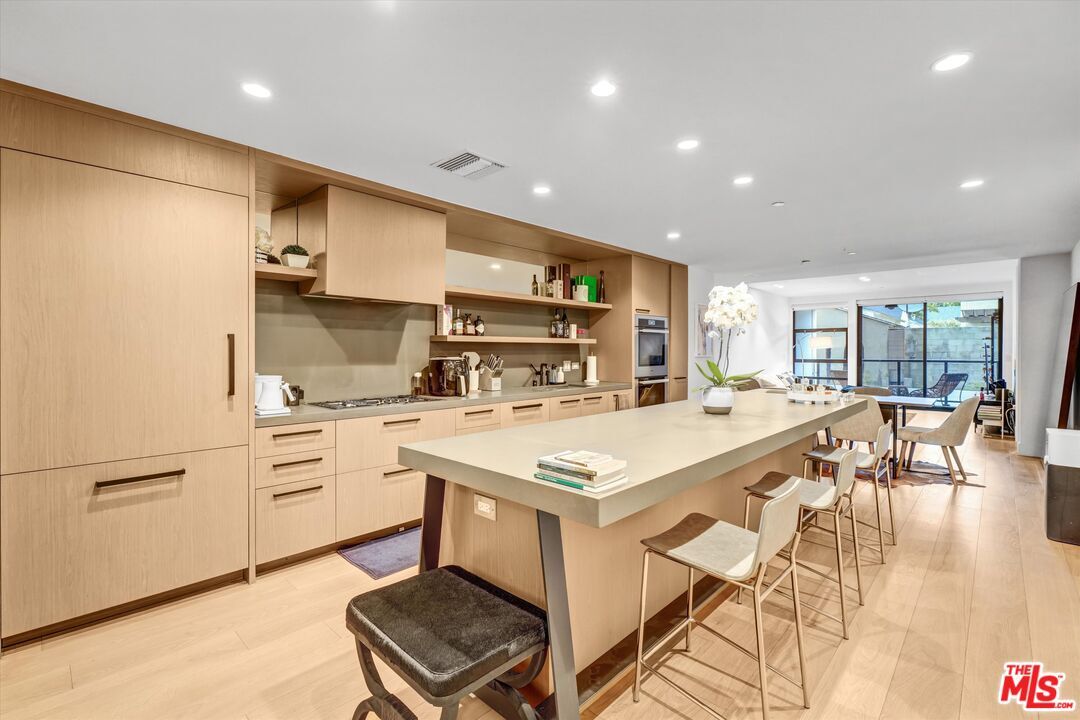 Property Photo:  10777 Wilshire Blvd  CA 90024 