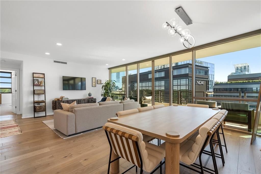 Property Photo:  700 Park Regency Place NE 1503  GA 30326 