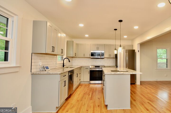 Property Photo: 225 Sherwood Drive GA 30606