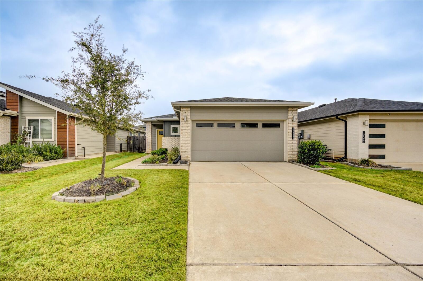 Property Photo:  12525 Abbey House Court  TX 77047 