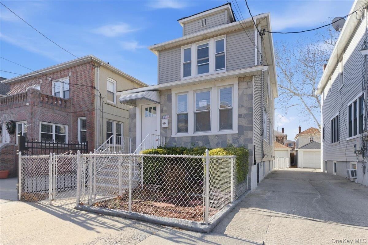 Property Photo:  1833 Hone Avenue  NY 10461 