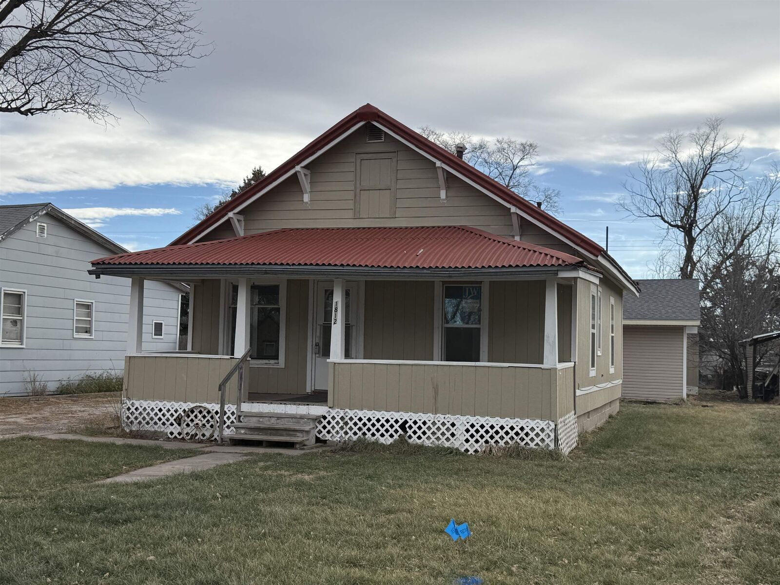 Property Photo: 1812 E 6 NE 69101