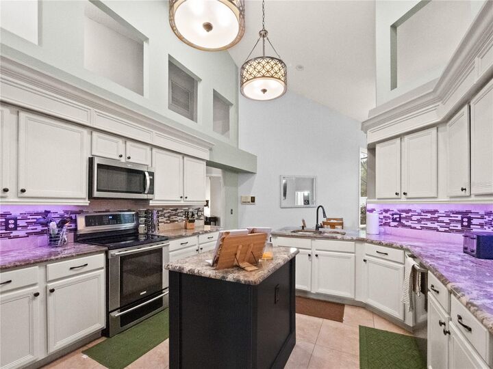 Property Photo:  1096 New Castle Lane  FL 32765 