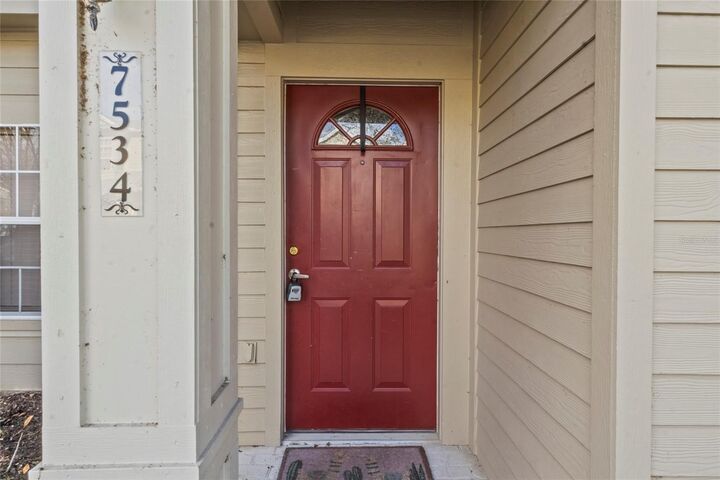 Property Photo:  7534 Plantation Circle  FL 34201 