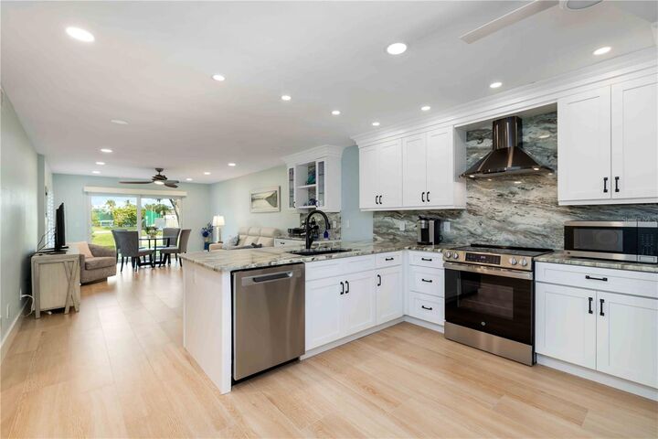 Property Photo:  4860 Gulf Of Mexico Drive Villa 13  FL 34228 