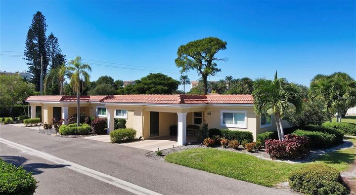 Property Photo: 4860 Gulf Of Mexico Drive Villa 13 FL 34228