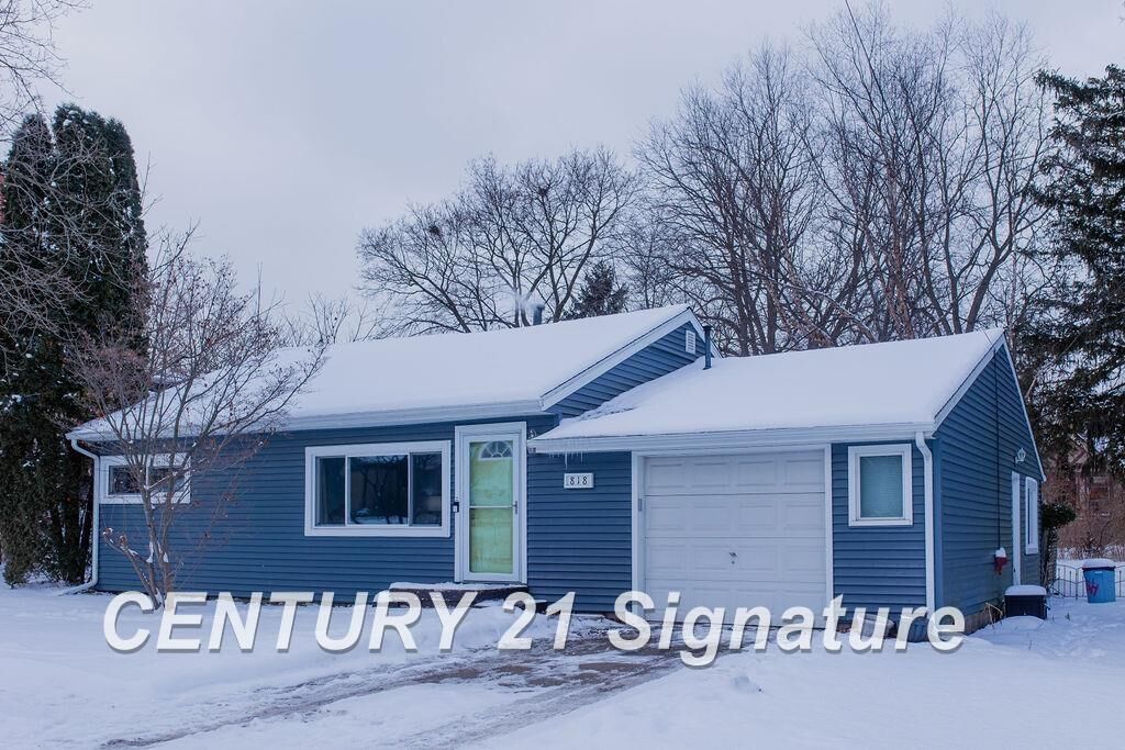 Property Photo:  818 S Adelaide Street  MI 48430 
