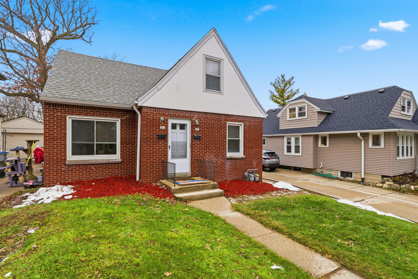 Property Photo: 201 N 78th St 203 WI 53213