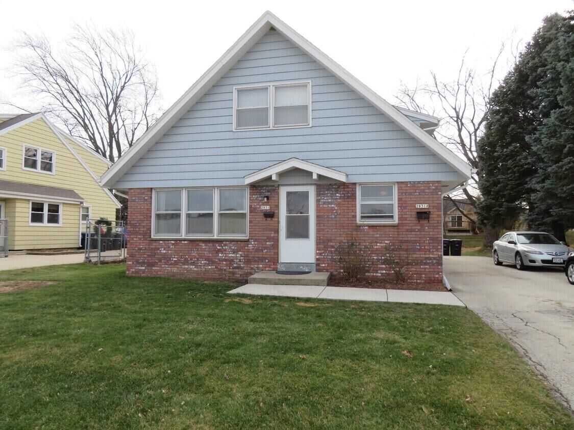 Property Photo:  2831 E Carpenter Ave  WI 53110 