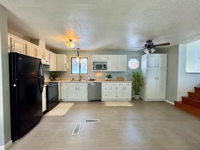 Property Photo:  1813 Sunset Blvd  ND 58703 