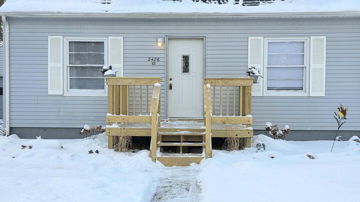 Property Photo:  2426 Midday Street  MI 49203 