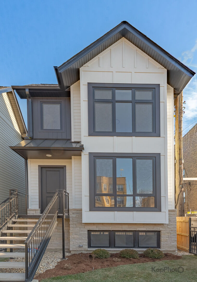 Property Photo:  4015 N Albany Avenue  IL 60618 