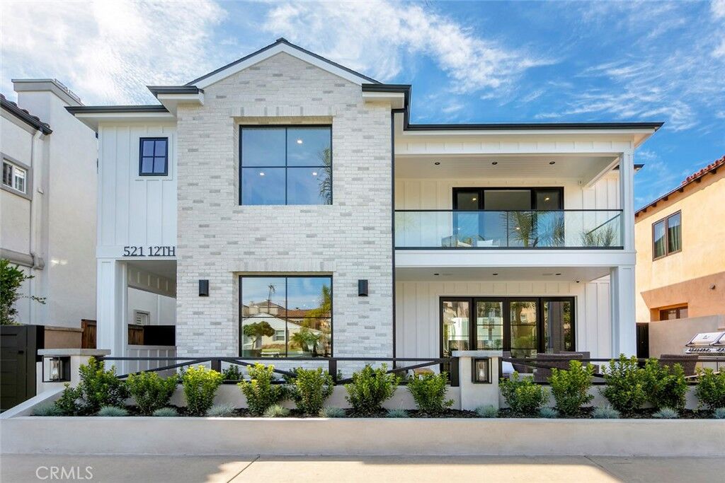 Property Photo: 521 12th CA 92648