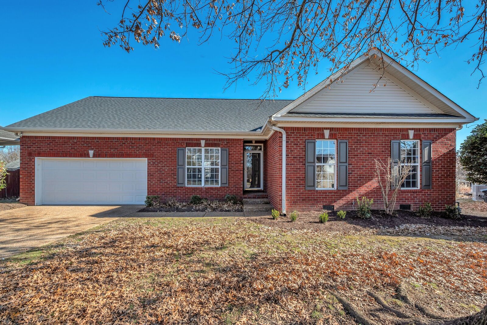Property Photo:  2313 Golden Oak Ct  TN 37115 