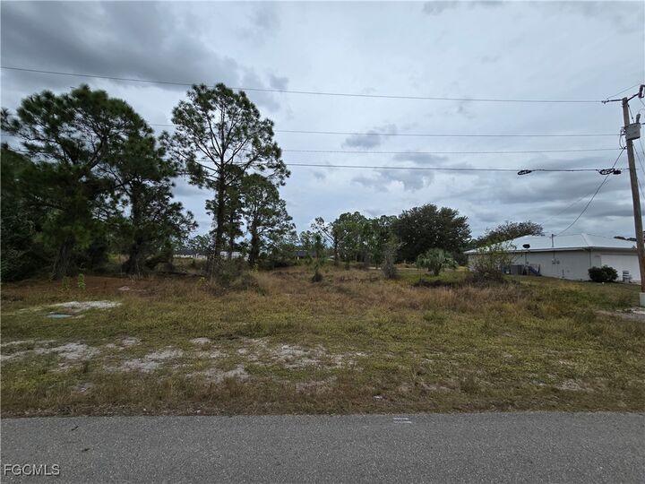 Property Photo: 687 Foxchase Drive FL 33974