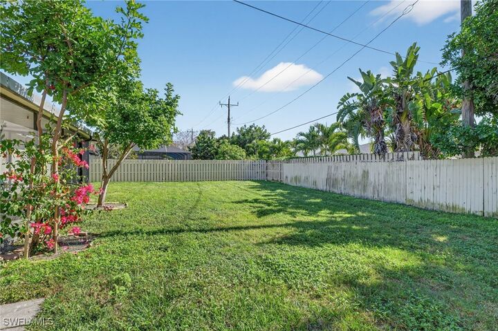 Property Photo:  1336 Lake Shore Drive  FL 34103 