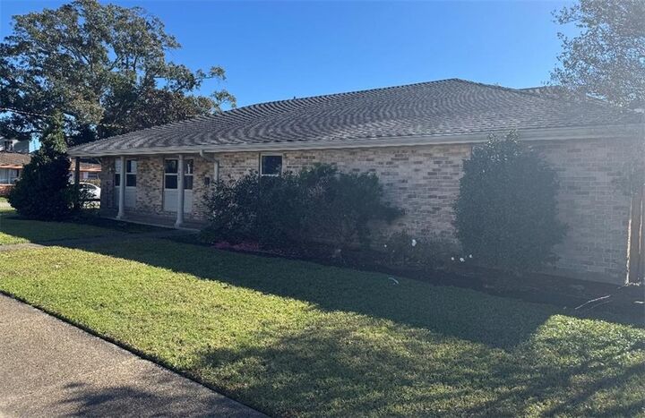 Property Photo:  900 Live Oak Street  LA 70005 