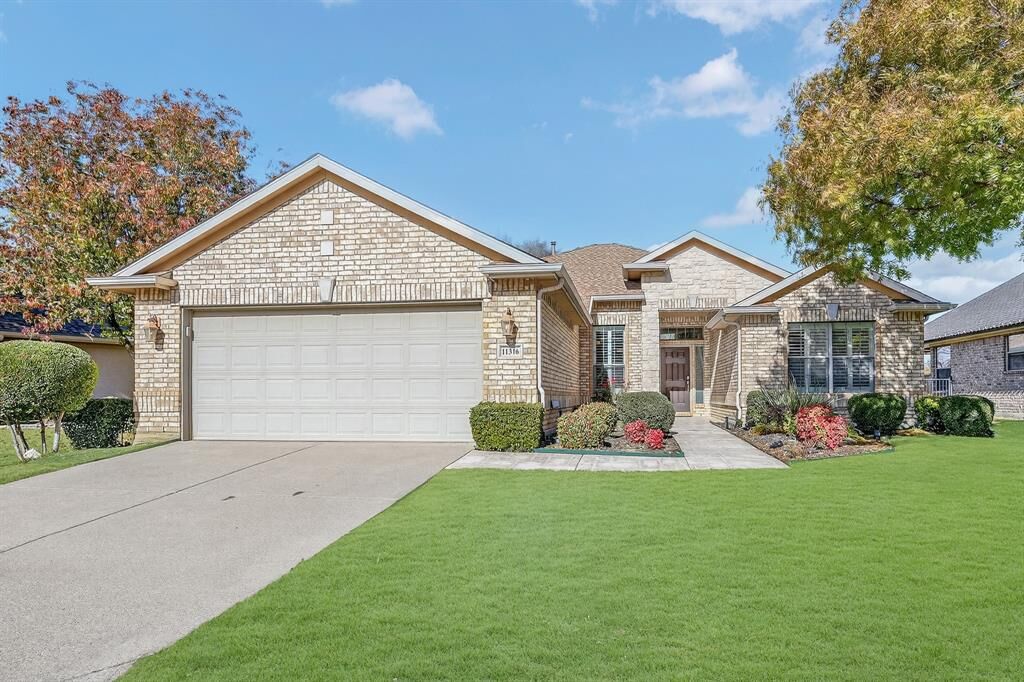 Property Photo:  11316 Southerland Drive  TX 76207 