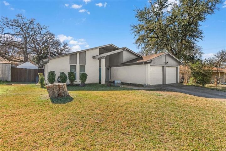 Property Photo:  4704 Burning Springs Drive  TX 76017 