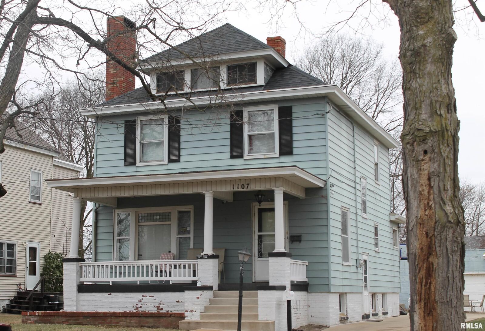 Property Photo: 1107 N Douglas Street IL 61606