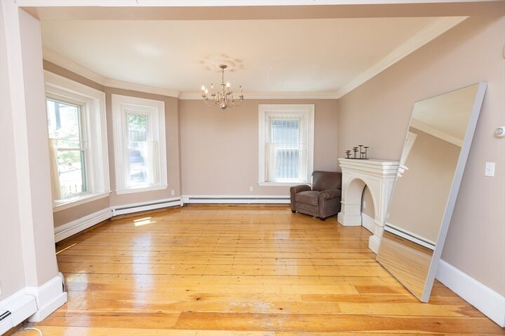 Property Photo:  29 Monument Sq 2  MA 02129 
