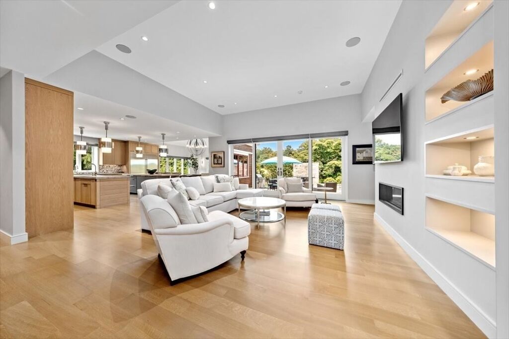 Property Photo:  2 Black Rock Dr 21  MA 02043 
