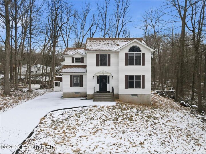 Property Photo:  5528 Elmwood Drive  PA 18372 