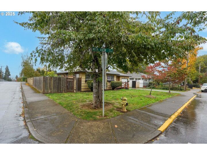 Property Photo:  2310 Mountain View Dr S  OR 97302 