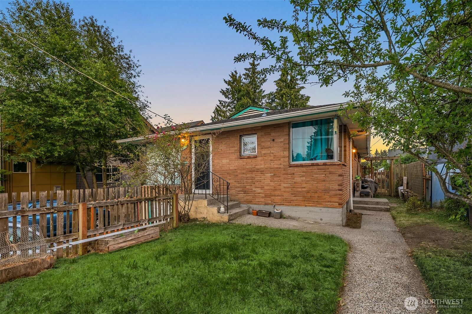 Property Photo:  921 N 85th Street  WA 98103 