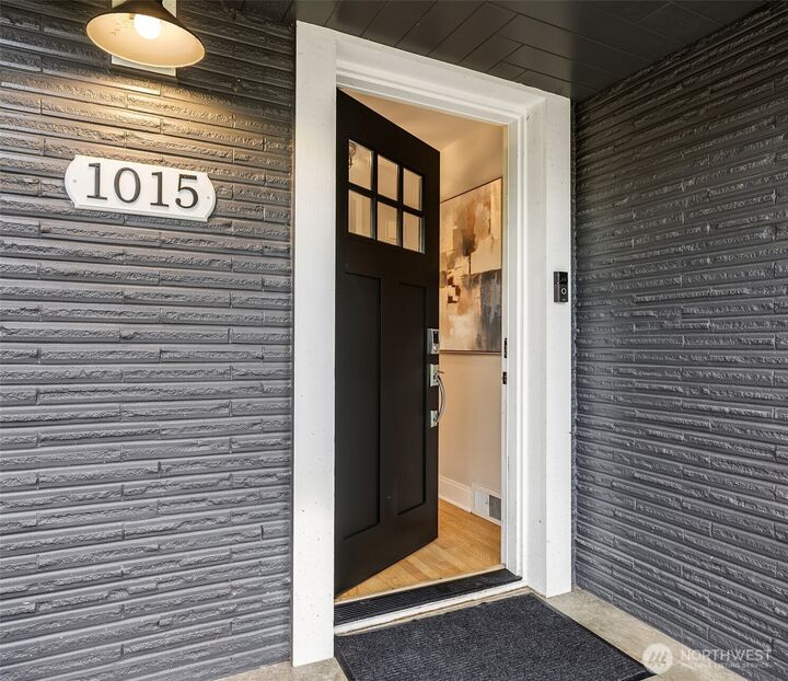 Property Photo:  1015  1st Street  WA 98033 