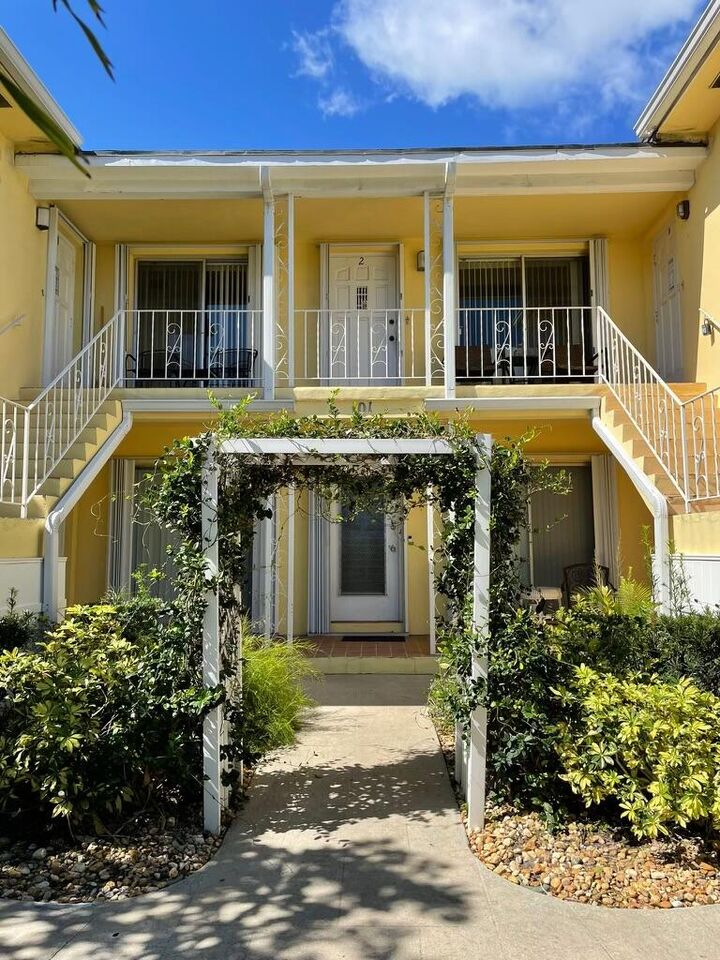 Property Photo: 101 N Lakeside Drive 2 FL 33460