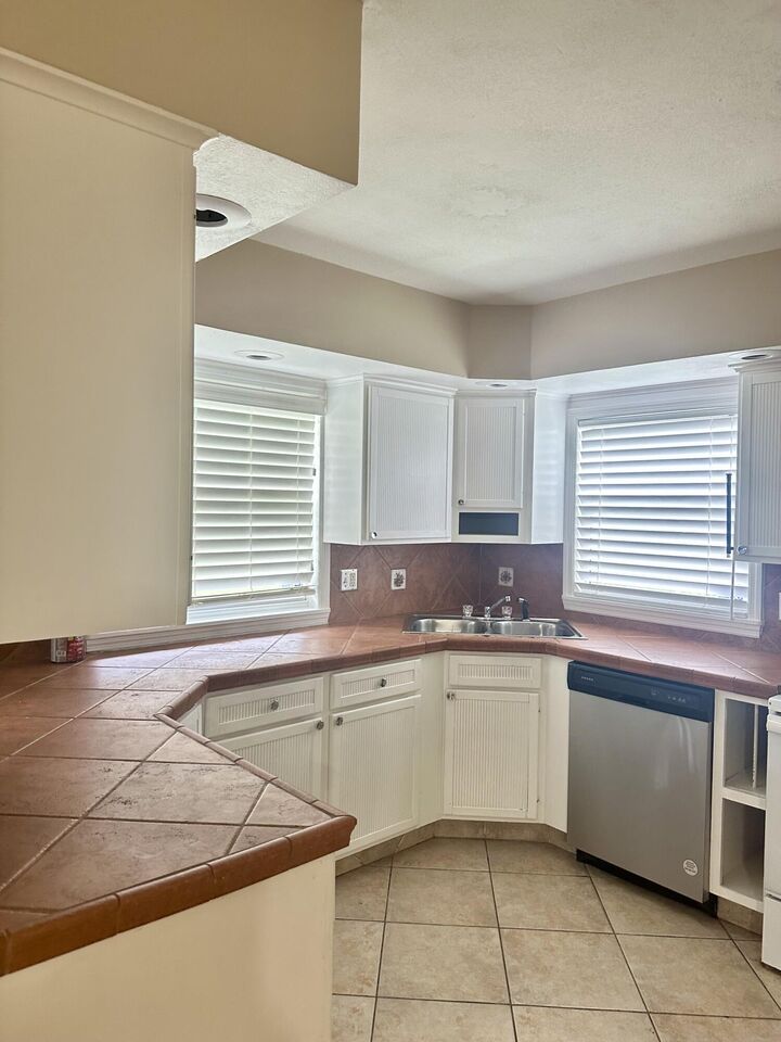Property Photo:  383 SW Tulip Boulevard  FL 34953 