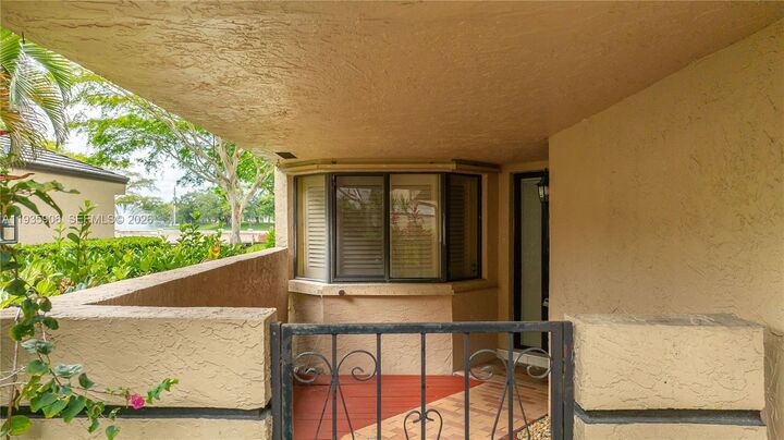 Property Photo:  9360 S Chelsea Dr S  FL 33324 