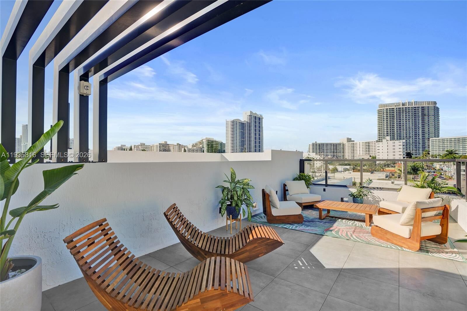 Property Photo:  1030 15th St Ph5  FL 33139 