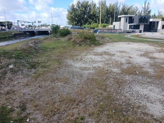 Property Photo:  550 SW 136th Pl  FL 33184 