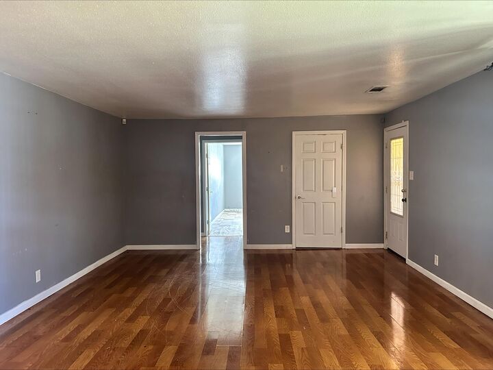 Property Photo: 1218 Jayway St TX 77630