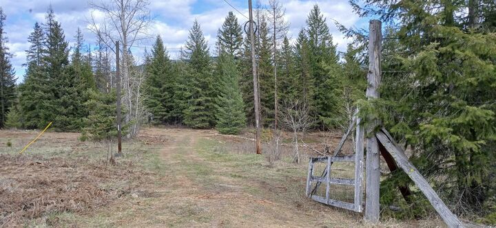 Property Photo: 3832 Deep Lake Boundary Rd WA 99114