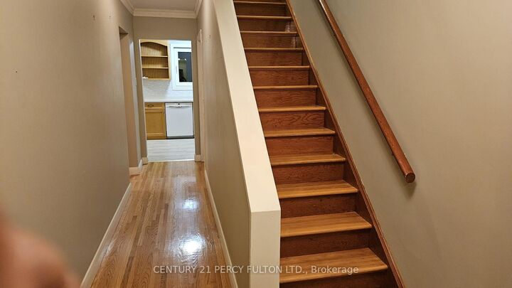 Property Photo:  648 Minto Street W  ON L1G 5K5 